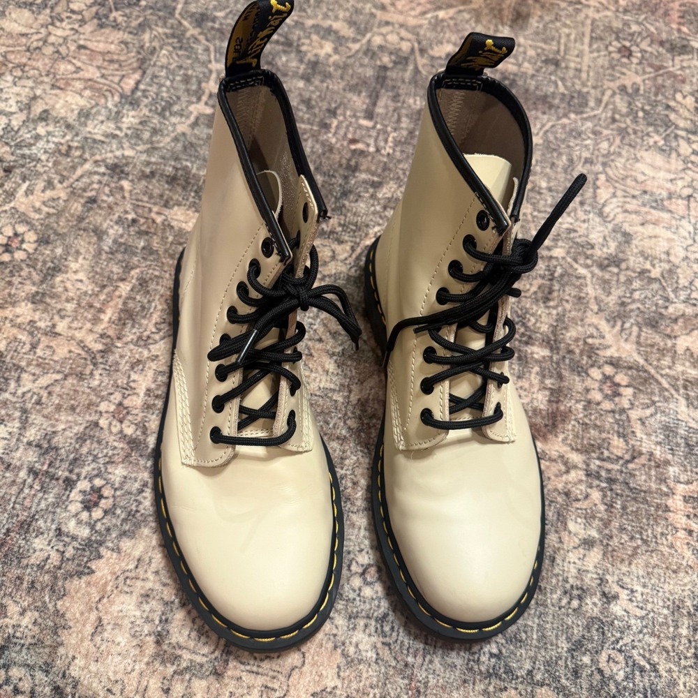 Dr. Martens 1460 Parchment Beige Smooth Leather 8-Eye Combat Boots 30552 - Picture 7 of 8